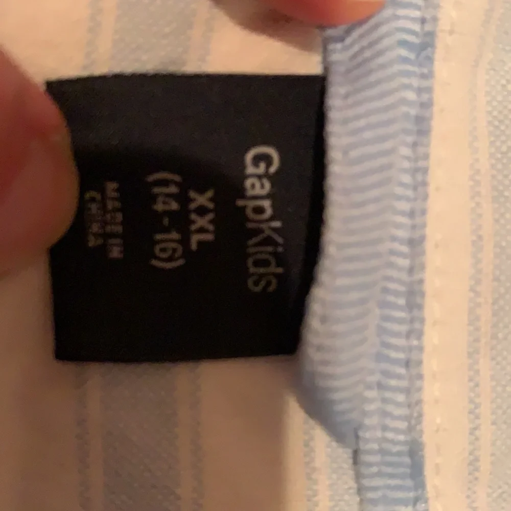 Gap kids buttoned down shirt - Picture 2 of 3
